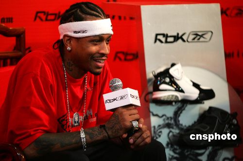 记者：前国门李雷雷有望接替杨智，担任青岛西海岸守门员教练（媒体称前国门李雷雷或将接班杨智，出任青岛西海岸门将教练）