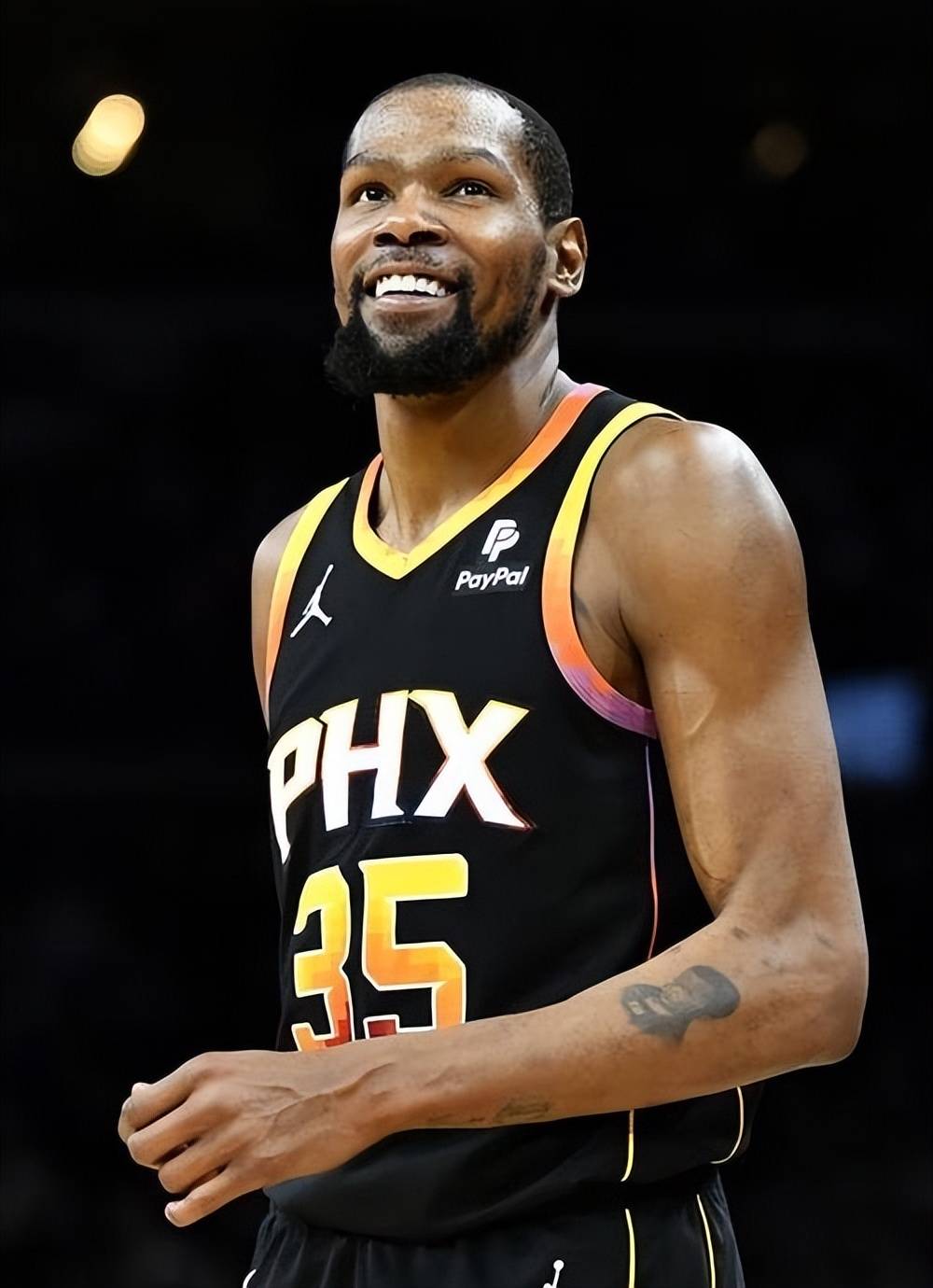 凌空斩世界波，王燊超当选中超官方第29轮最佳球员（凌空世界波定乾坤，王燊超荣膺中超第29轮官方最佳球员）