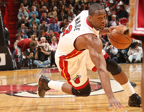 广东94-80广州 球员评价：3人优秀，5人及格，2人崩盘（广东94比80力克广州 球员评级：3人出色，5人合格，2人崩盘）