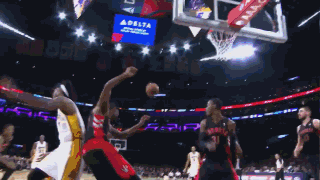 阿斯：德容已经退烧，参加了巴萨周四的训练课（阿斯报道：德容已退烧，周四随巴萨合练）