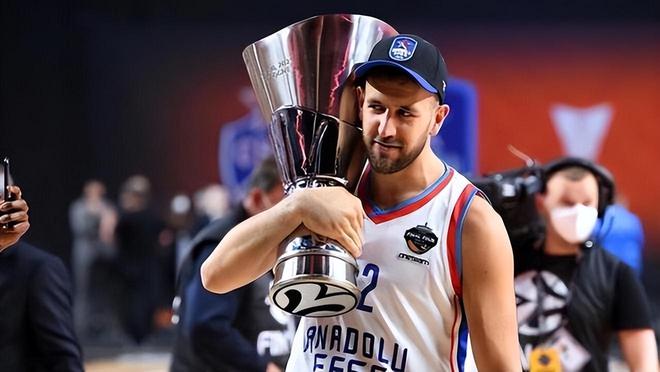 宣示主权？图片报：慕尼黑1860球迷跑去拜仁训练场附近涂鸦（挑衅意味？图片报：1860慕尼黑球迷在拜仁训练场附近涂鸦）